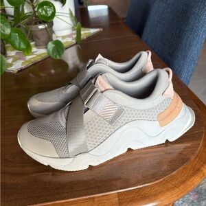 Sorel Women's Kinetic RNEGD strap tennis shoes